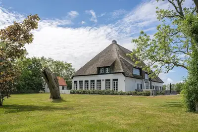 Image de Ferme paisible avec terrasse