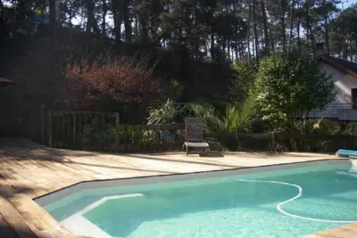 Image de Maison avec jardin et piscine privative, cuisine d'été