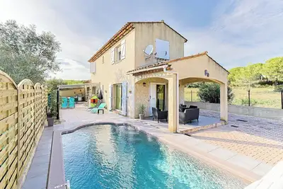Image de Chaleureuse  Maison climatisée avec piscine chauffée. 6/8 pers. Plages 5 Km