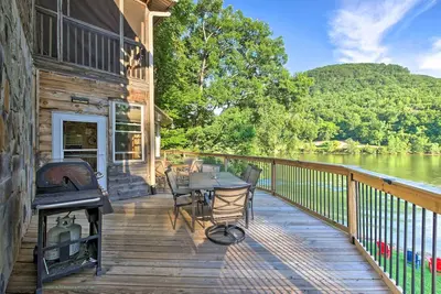 Image de Tenn River Cabin w / Hot Tub - 10 Mi to Chattanooga!