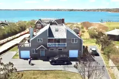 Image de Nouvelle liste! Bright & Airy House avec plage privée du lac!