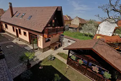 Image de Villa de luxe avec piscine privée située dans un quartier résidentiel de Saxon