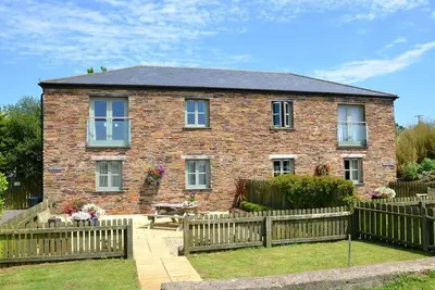 Image de Complexe rural 7 Lux Cottages, Ash Cottage, avec de belles vues sud