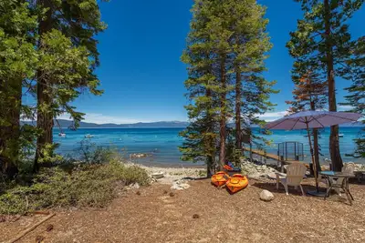 Image de Classic Ol Tahoe Lakefront Estate - parfait pour les familles Buoy! bch, terrain de sport