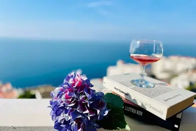 Image de Appartement à Roses avec d'excellentes vues sur la mer