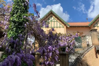 Image de Mondello Beach à seulement 90 mètres de la mer. Appartement dans une villa de style Liberty