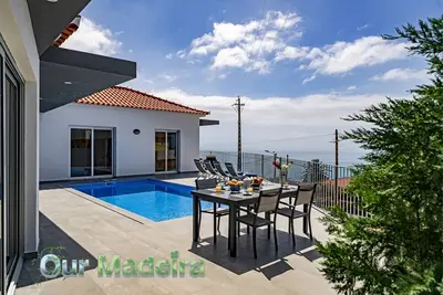 Image de Beautiful Modern Villa in Calheta – CalhetaScape