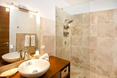 Image de Sky Blue by Island Properties Online