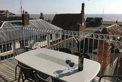 Image de The Aldeburgh Lookout Stylish accommodation for 6 with best sea views in town