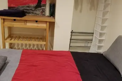 Image de Appartement efficace de deux chambres avec accès facile au campus (stationnement sur place)