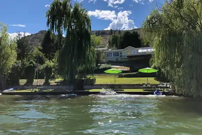 Image de Lac Osoyoos - maison de vacances avec toutes les commodités incluses.