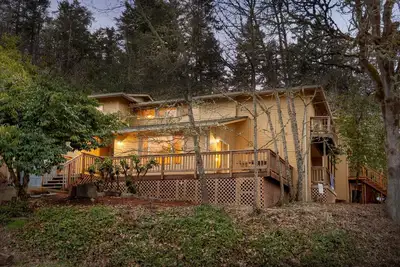 Image de Enitre Private Townhouse 5 étoiles de luxe! Étapes vers Hendricks Park et Uo!