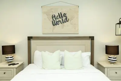 Image de ✈️ Wanderlust - Condo à thème surplombant la piscine