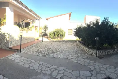 Image de La Casetta dans le jardin - calme, calme et détente en ville -