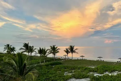 Image de Magnifique penthouse d'une chambre avec vue sur l'océan et la piscine!