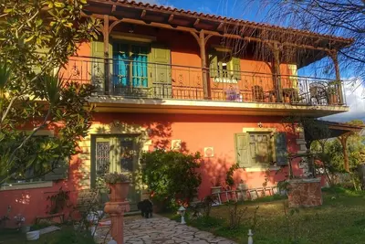 Image de Villas Kefalonia: charmante maison grecque de 3 chambres dans un beau jardin.