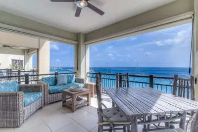 Image de Oceanfront Condo, pas dans l'océan, tarifs de lancement - à partir de 150 $ par nuit