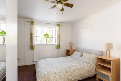 Image de Maison moderne de 2 chambres avec jardin et 2 places de parking privées à 8 minutes du stade