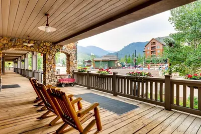 Image de Condo avec 1 chambre et vue sur le ski au premier étage à la station d’expédition de River Run Village