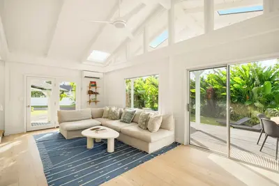 Image de Belle, confortable, maison Hanalei améliorée! Marchez jusqu'à la plage et la ville!