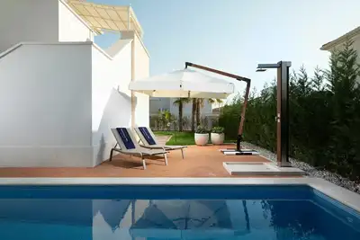 Image de Villa moderne avec piscine à Vabriga