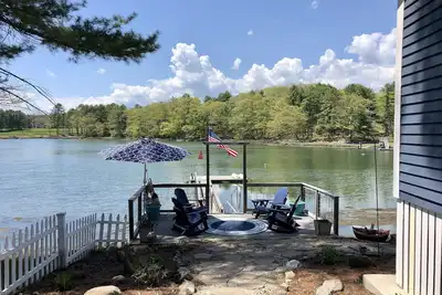 Image de Récemment rénové chalet de deux chambres situ�� sur la rivière New Meadows.