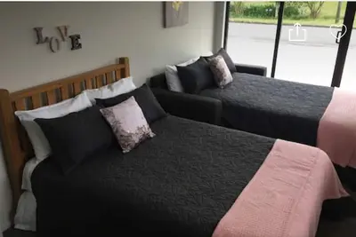 Image de Studio chaleureux privé avec wifi gratuit et petit-déjeuner