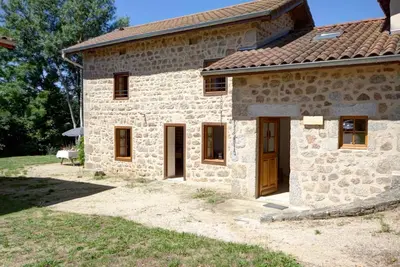 Gîte Charmant avec Jardin Privatif, Cheminée, et Activités Nature Proches, Animaux Acceptés