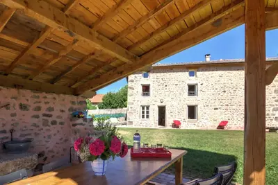 Image de Gîte de charme avec cheminée, jardin et espaces détente - idéal famille et amis, draps fournis