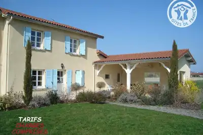 Image de Belle maison de campagne avec piscine, 4 chambres, jardin et terrasse près de Montbrison