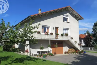 Image de Gîte à Lorette avec jardin et jeux pour enfants