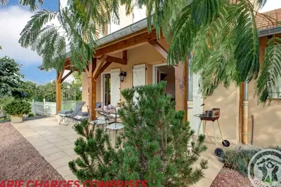 Image de Gîte cosy avec poêle, terrasse et jardin privé à Saint-Forgeux-Lespinasse