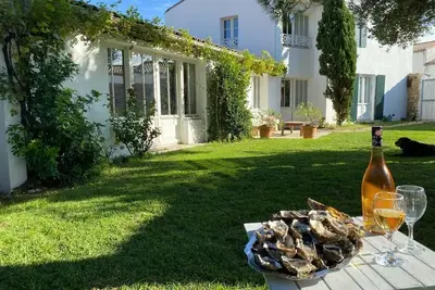 Image de Ile de ré - loix - grde maison 10 pers - jardin clos - centre village