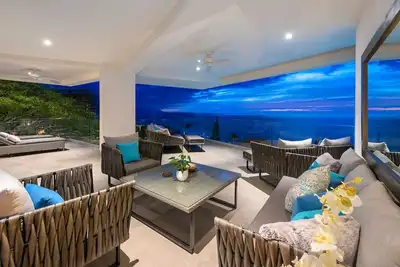 Image de Nouveau condo de luxe avec des vues à couper le souffle, un emplacement supérieur et des commodités