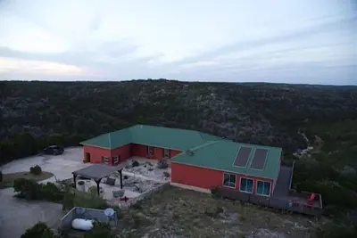 Image de Superbe Hill Country Get Away pour toute la famille! Près de la rivière Frio!