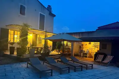 Image de Maison de vacances à Lourmarin. Charme, confort  et emplacement idéal.