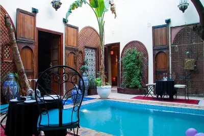 Image de Magnifique et authentique Riad, à 5 'à pied de la place principale 11 belles chambres jusqu'à 27 personnes