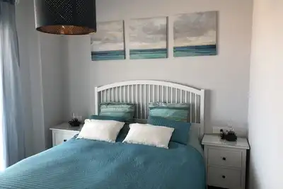 Image de Magnifique appartement en face de Playa Los Alamos avec Wifi, piscine et garage