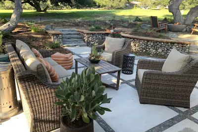 Image de Récemment rénové, le terrain de golf à la maison accepte maintenant les réservations.