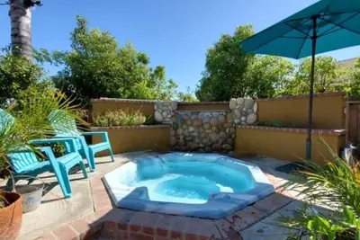 Image de Paradis tropical avec spa, cascades, mini-golf, fosse Bon Fire, tonnes de jeux