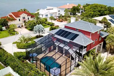 Image de Ocean View Beach Home par Img avec piscine Htd