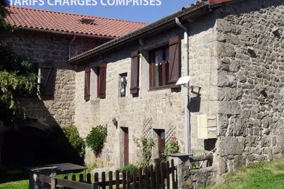 Image de Gîte chaleureux avec cheminée, jardin et four à pain, idéal pour des vacances paisibles en nature
