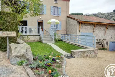 Image de Gîte rural familial avec jardin, terrasse et équipements modernes près du Parc Livradois Forez