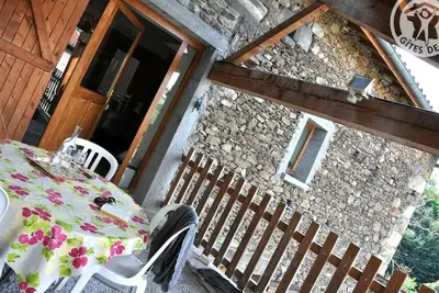 Image de Gîte spacieux avec terrasse couverte, proche Parc du Pilat, idéal pour groupes et activités de plein air