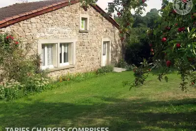 Image de Gîte charmant avec cheminée, terrasse et borne de charge, à Saint-Didier-sur-Rochefort