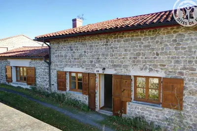 Image de Gîte cosy et lumineux avec fourneau, terrasse, parking, proche de Montbrison, accepté animaux