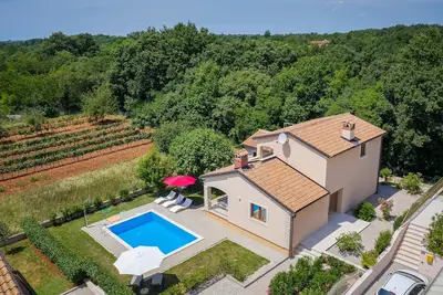 Image de Magnifique maison à Tinjan avec WiFi