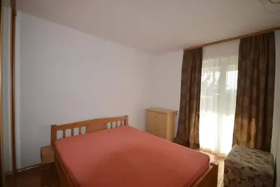 Image de appartement dans un bel endroit calme entouré de verdure