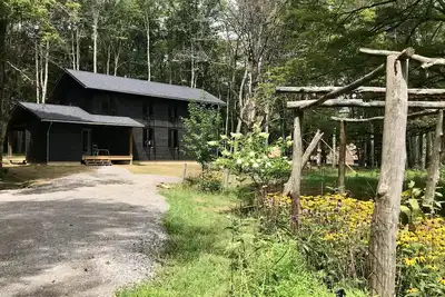 Image de Superbe cabane nordique moderne sur cinq hectares idylliques