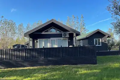 Cottage confortable avec une maison d'hôtes et jacuzzi à Golden Circle, dort 6-10 personnes